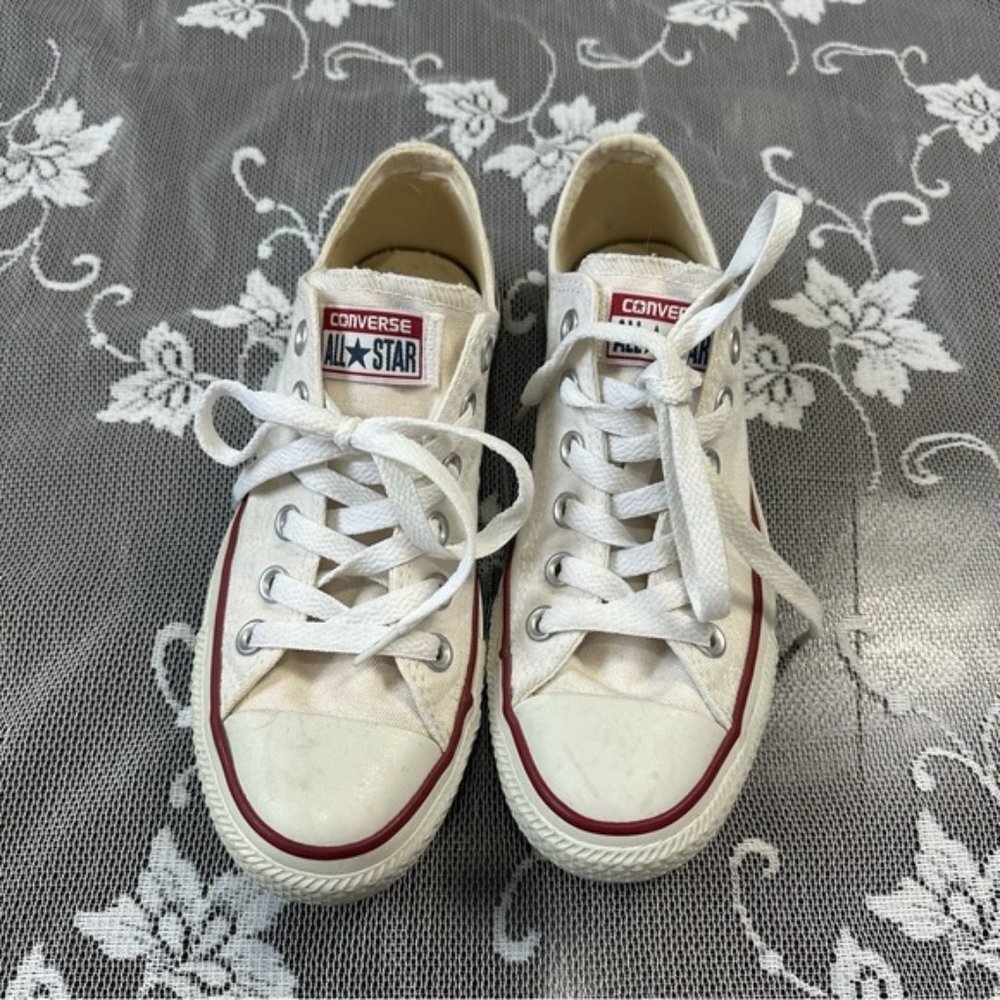Converse All Stars in White Sz 6.5